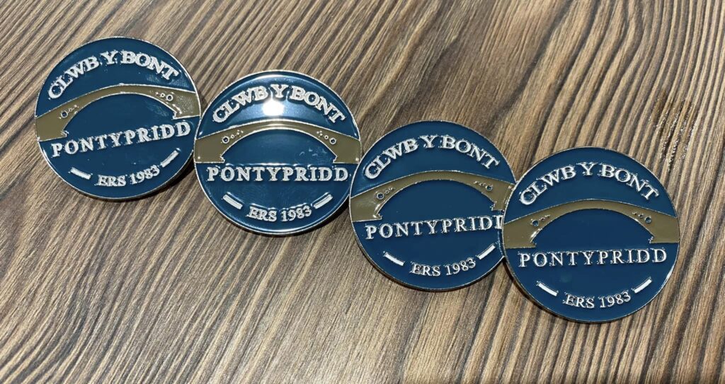 Clwb y Bont - Bathodynnau | Badges